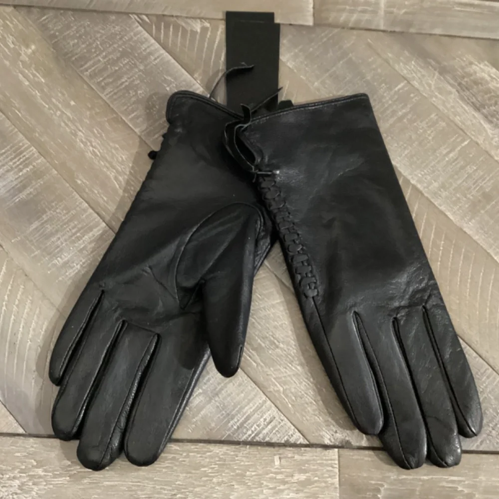 MARCUS ADLER Stitched Leather Gloves, size L